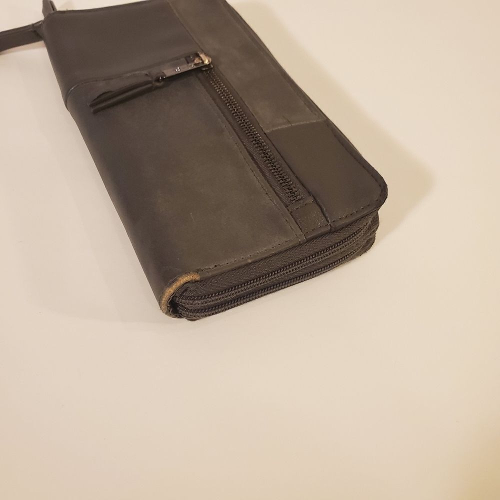 Jessica Simpson wallet - Picture 4 of 14